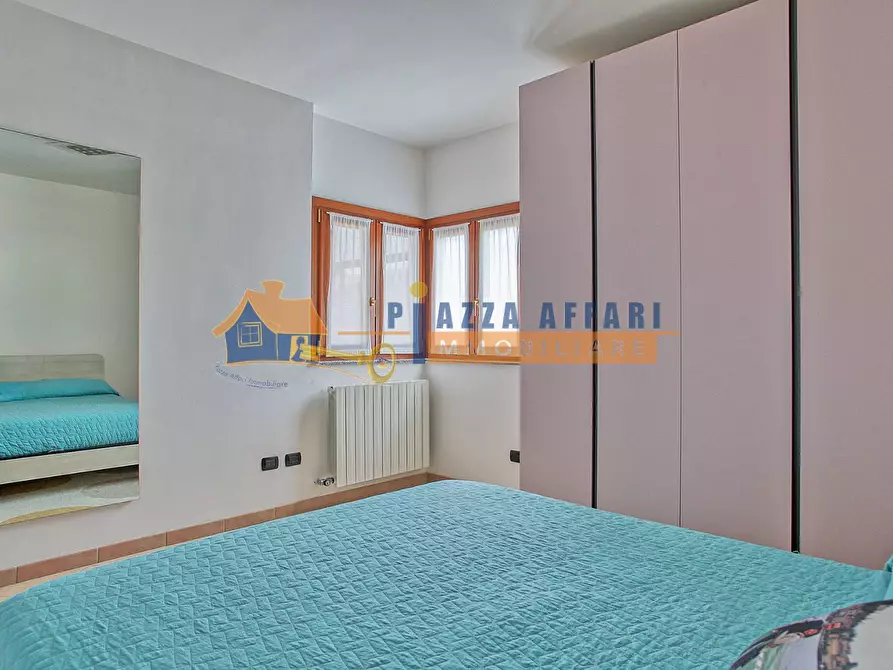 Immagine 27 di Appartamento in vendita  in via Leonardo da Vinci a Caronno Varesino