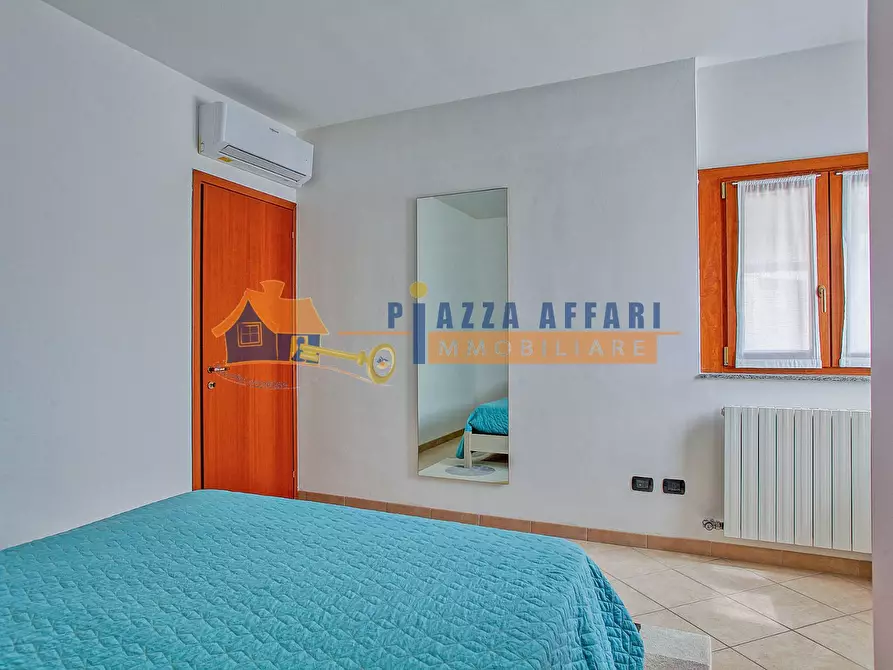 Immagine 28 di Appartamento in vendita  in via Leonardo da Vinci a Caronno Varesino