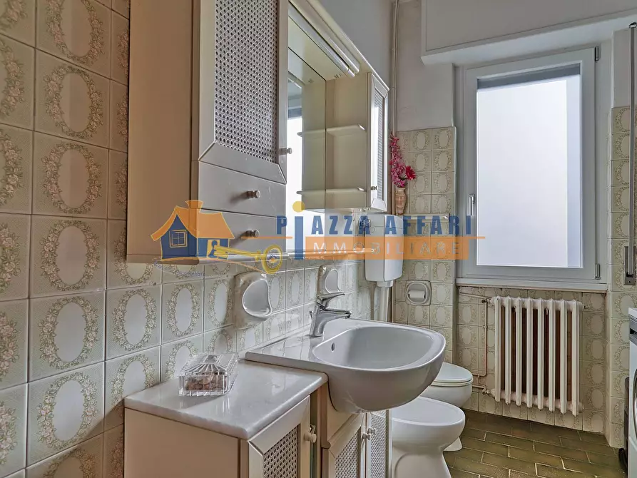 Immagine 21 di Appartamento in vendita  in via dobbiaco a Varese