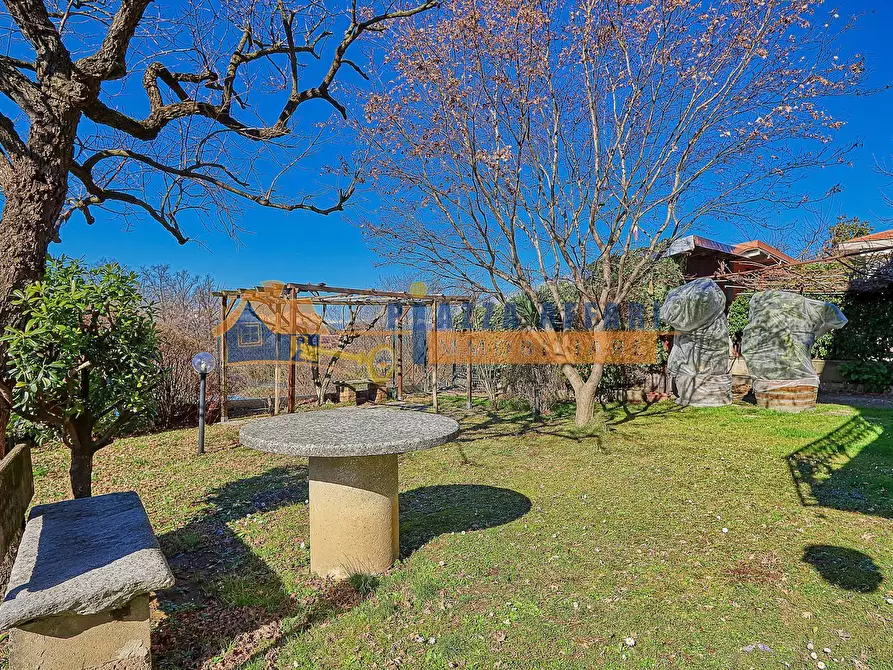 Immagine 2 di Casa bifamiliare in vendita  in via Macchi a Caronno Varesino