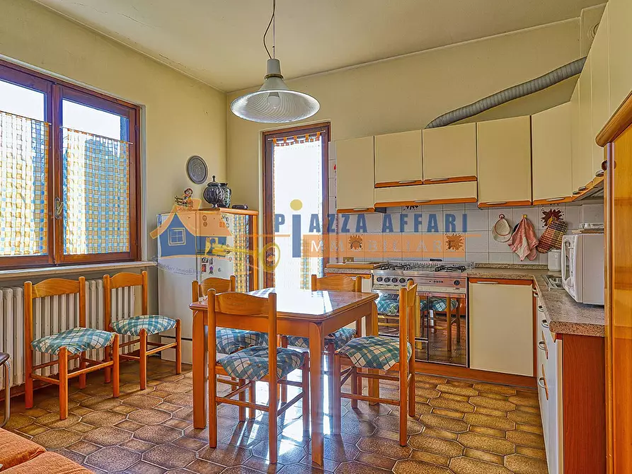 Immagine 4 di Casa bifamiliare in vendita  in via Macchi a Caronno Varesino