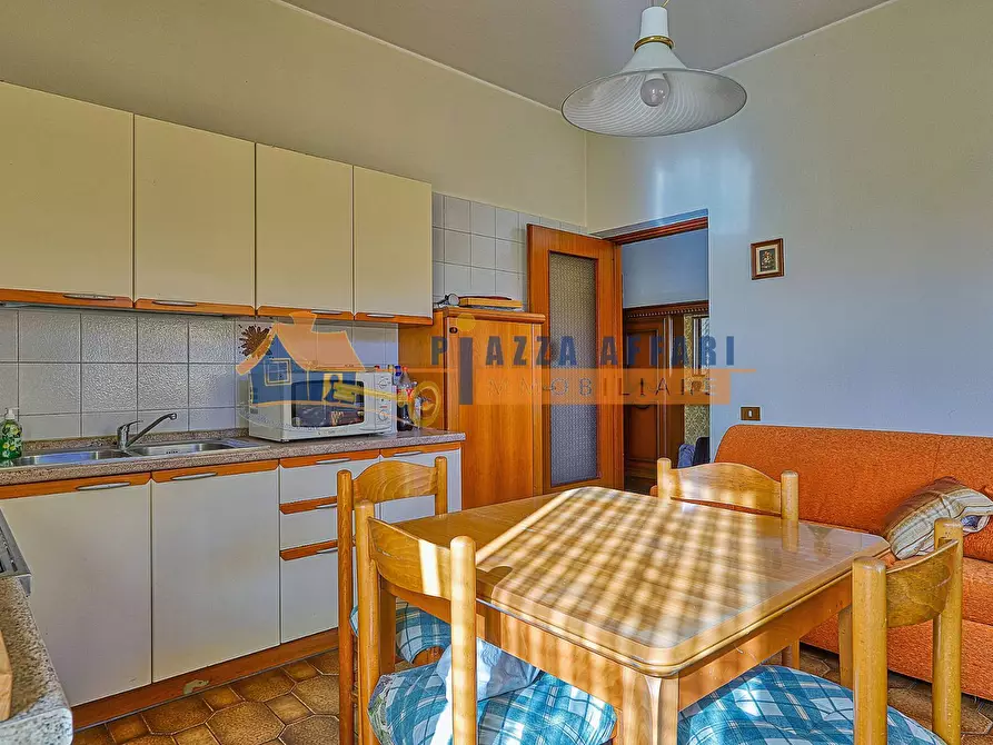 Immagine 5 di Casa bifamiliare in vendita  in via Macchi a Caronno Varesino