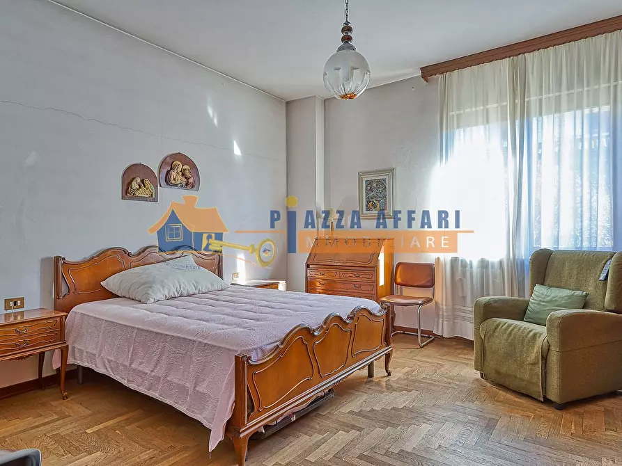 Immagine 7 di Casa bifamiliare in vendita  in via Macchi a Caronno Varesino