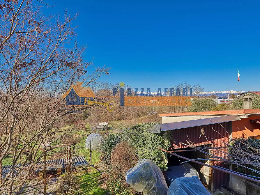 Immagine 13 di Casa bifamiliare in vendita  in via Macchi a Caronno Varesino