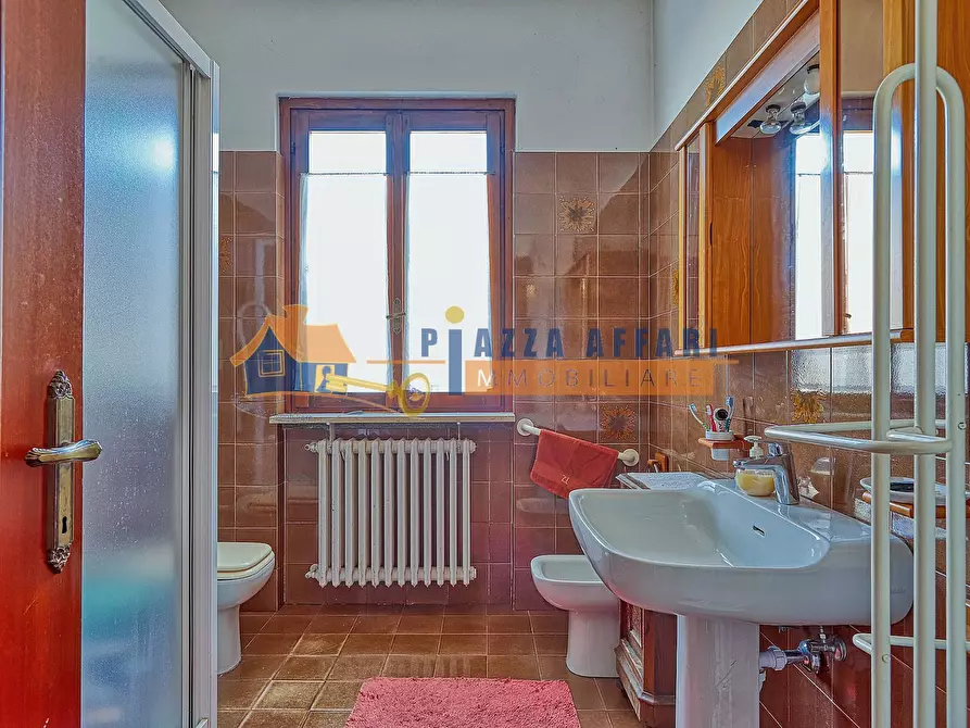 Immagine 15 di Casa bifamiliare in vendita  in via Macchi a Caronno Varesino