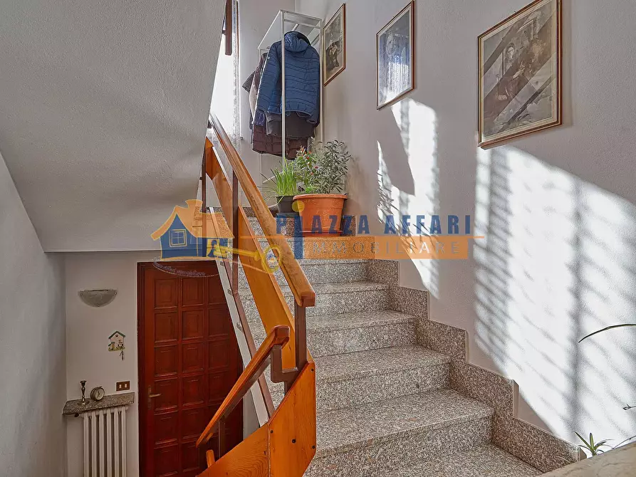 Immagine 20 di Casa bifamiliare in vendita  in via Macchi a Caronno Varesino