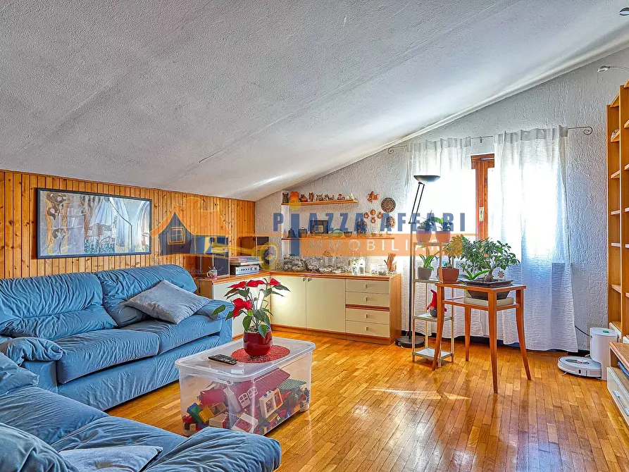 Immagine 22 di Casa bifamiliare in vendita  in via Macchi a Caronno Varesino