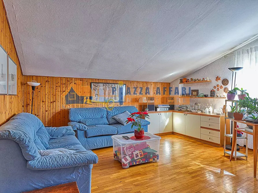 Immagine 23 di Casa bifamiliare in vendita  in via Macchi a Caronno Varesino