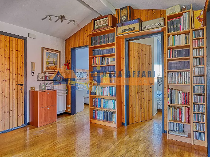 Immagine 25 di Casa bifamiliare in vendita  in via Macchi a Caronno Varesino