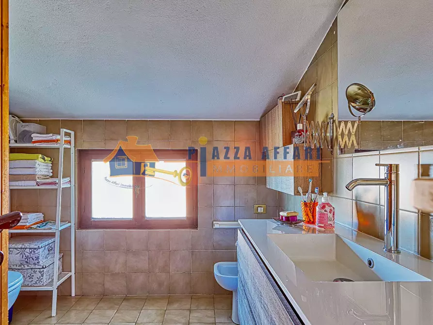 Immagine 28 di Casa bifamiliare in vendita  in via Macchi a Caronno Varesino