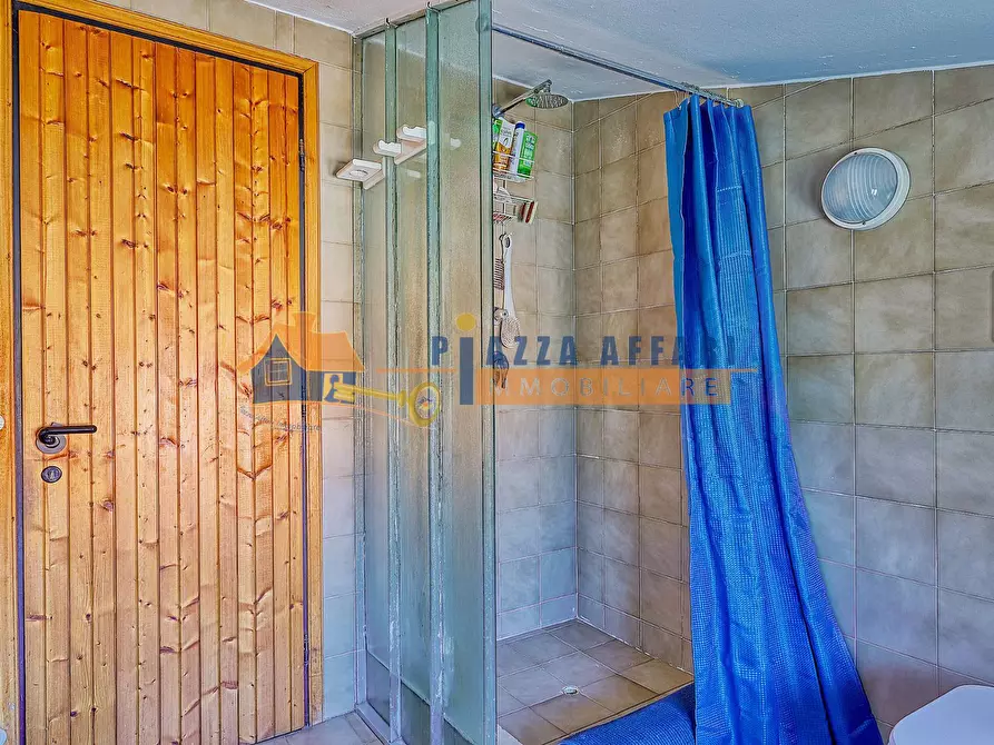 Immagine 29 di Casa bifamiliare in vendita  in via Macchi a Caronno Varesino