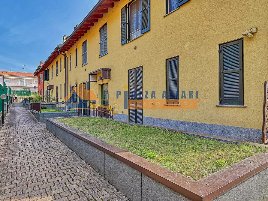 Immagine 25 di Appartamento in vendita  in via Macchio a Cavaria Con Premezzo