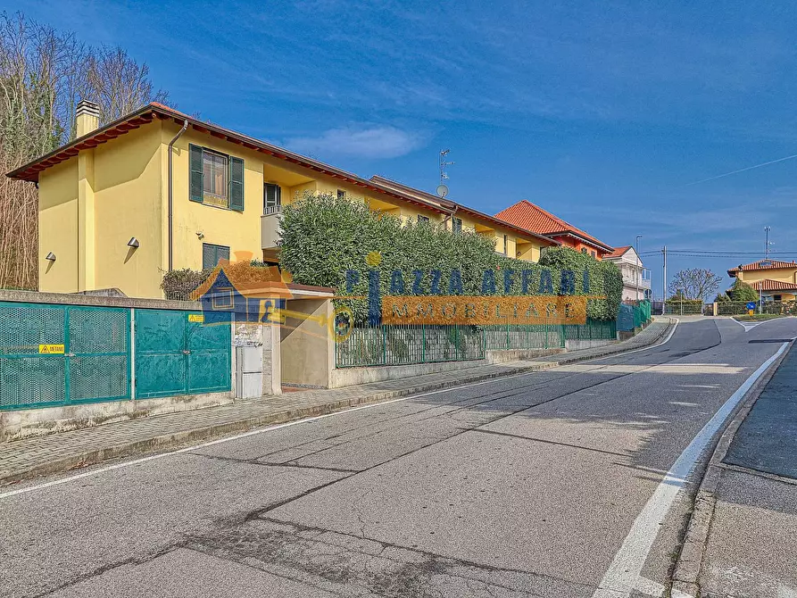 Immagine 26 di Appartamento in vendita  in via Macchio a Cavaria Con Premezzo