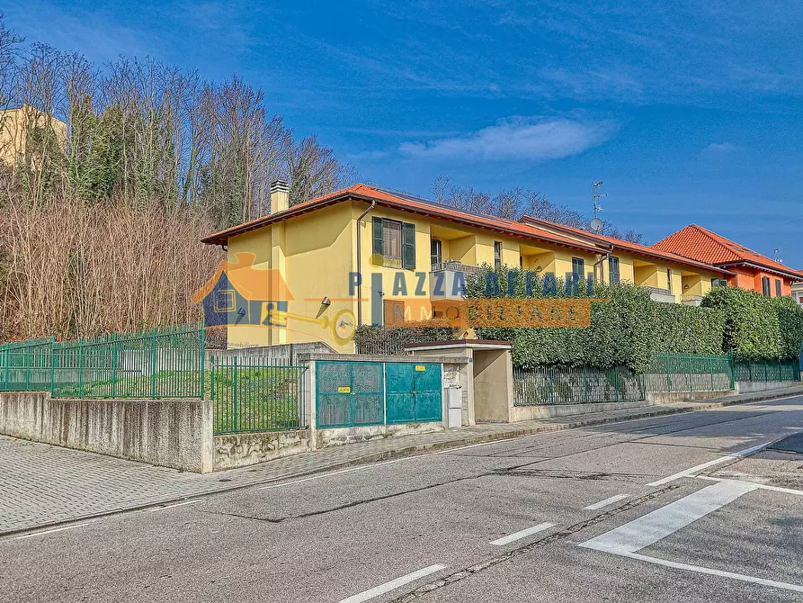 Immagine 27 di Appartamento in vendita  in via Macchio a Cavaria Con Premezzo