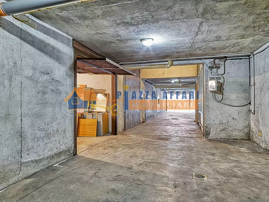 Immagine 29 di Appartamento in vendita  in via Varesina a Jerago Con Orago