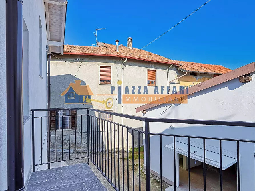 Immagine 28 di Casa indipendente in vendita  in via Roma a Carnago