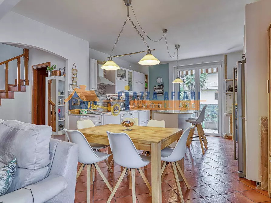 Immagine 4 di Villetta a schiera in vendita  in via Puccini a Caronno Varesino