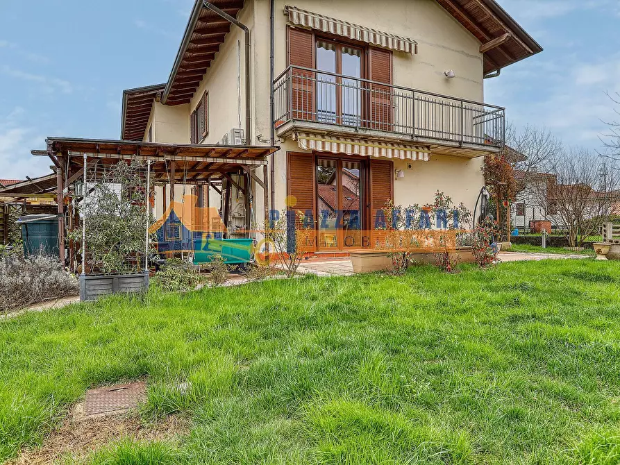 Immagine 27 di Villetta a schiera in vendita  in via Puccini a Caronno Varesino