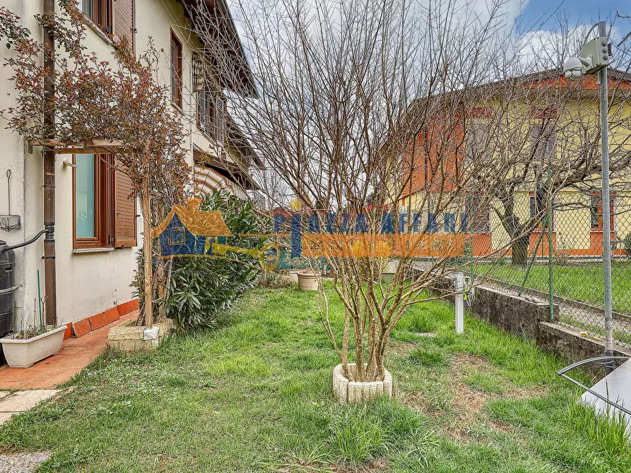 Immagine 26 di Villetta a schiera in vendita  in via Puccini a Caronno Varesino