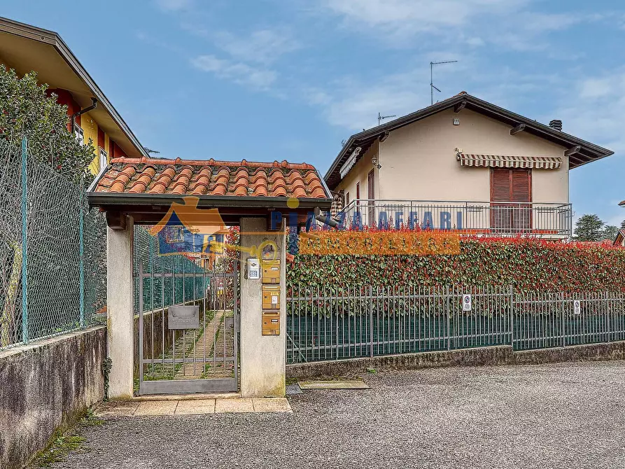 Immagine 28 di Villetta a schiera in vendita  in via Puccini a Caronno Varesino