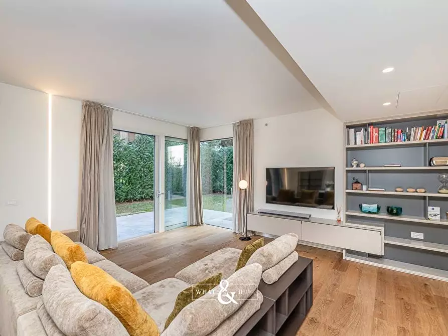 Immagine 14 di Villa in vendita  in Via Ponchielli a Monza