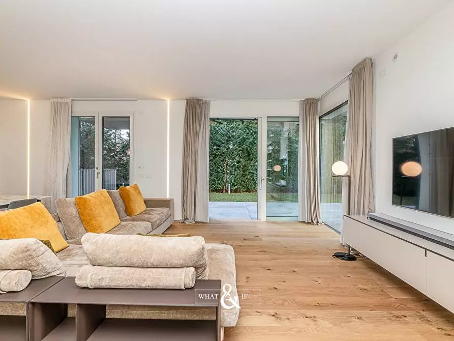 Immagine 15 di Villa in vendita  in Via Ponchielli a Monza