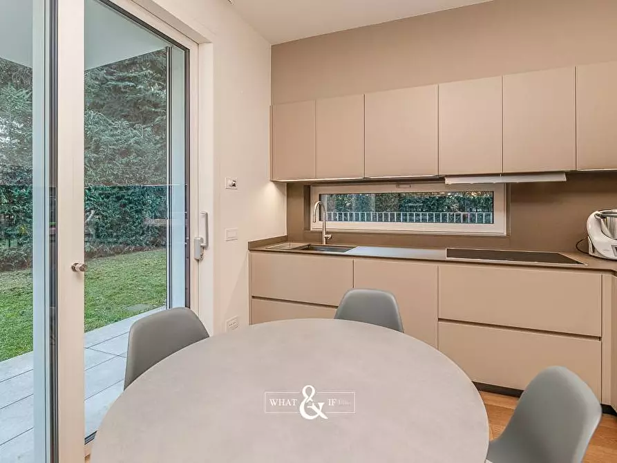 Immagine 22 di Villa in vendita  in Via Ponchielli a Monza