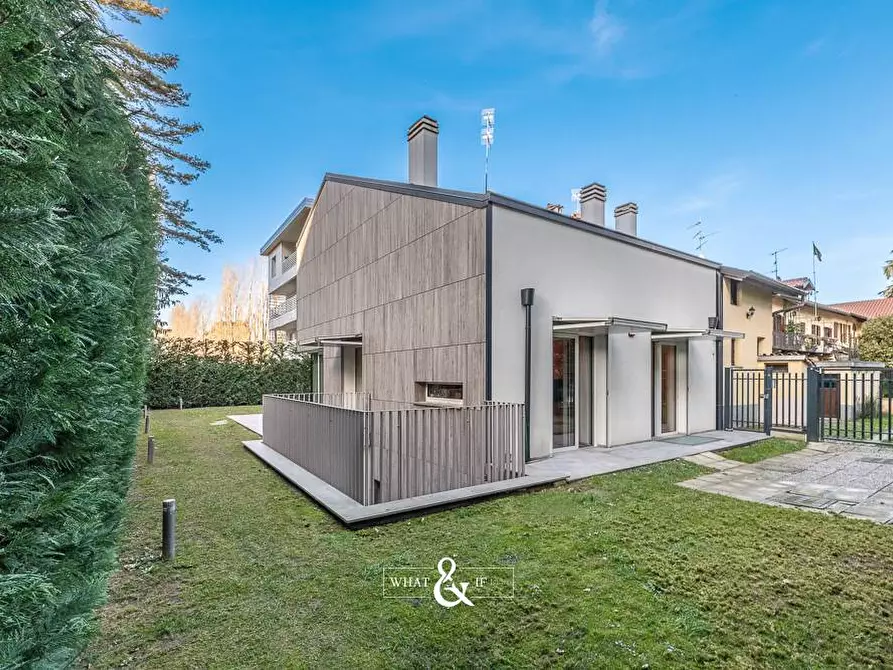Immagine 1 di Villa in vendita  in Via Ponchielli a Monza