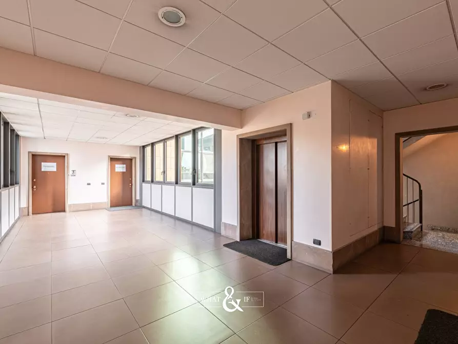 Immagine 22 di Ufficio in vendita  in Via Cernuschi a Monza