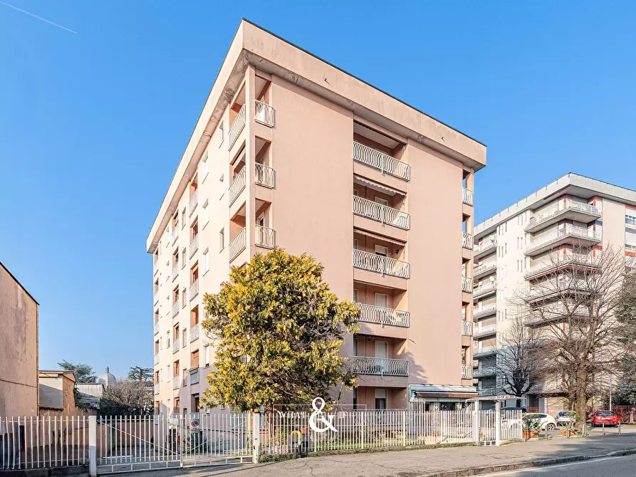 Immagine 2 di Appartamento in vendita  in Via Monte Nero a Desio