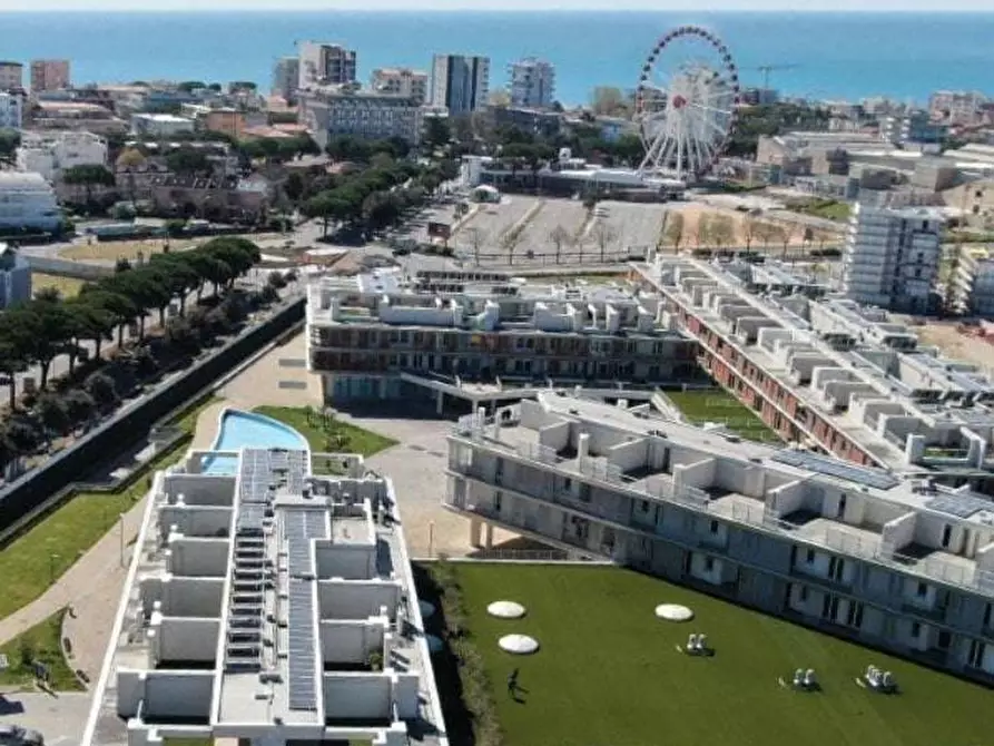 Immagine 10 di Locale commerciale in vendita  in piazza L. tenco a Jesolo