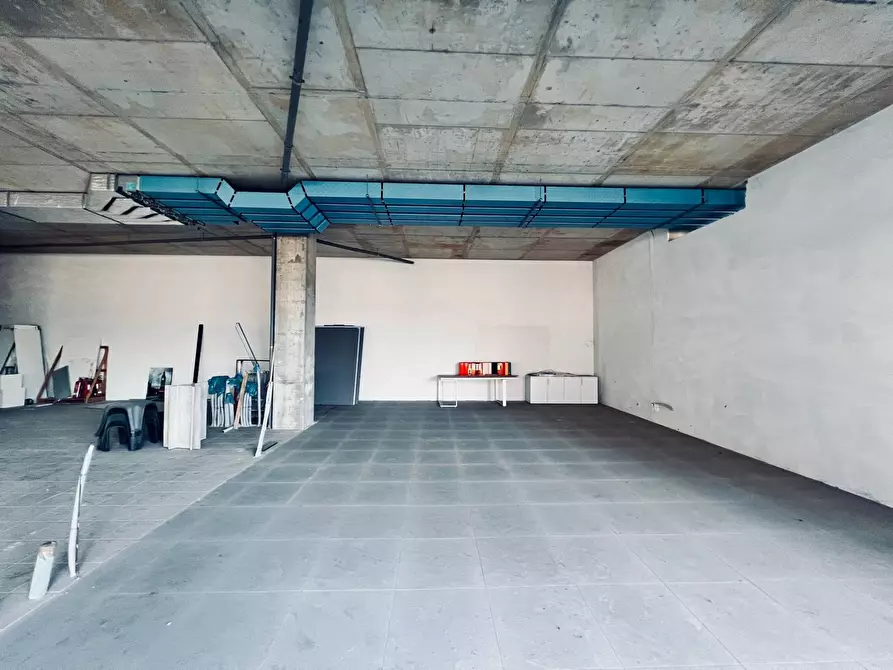 Immagine 5 di Locale commerciale in vendita  in piazza L. tenco a Jesolo