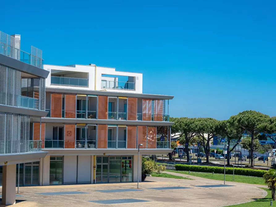 Immagine 9 di Locale commerciale in vendita  in piazza L. tenco a Jesolo