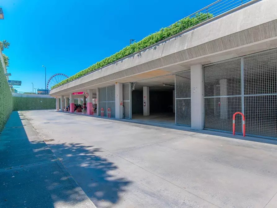 Immagine 14 di Locale commerciale in vendita  in piazza L. tenco a Jesolo