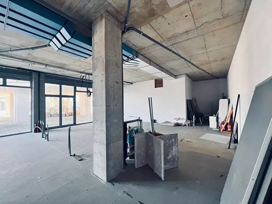 Immagine 7 di Locale commerciale in vendita  in piazza L. tenco a Jesolo