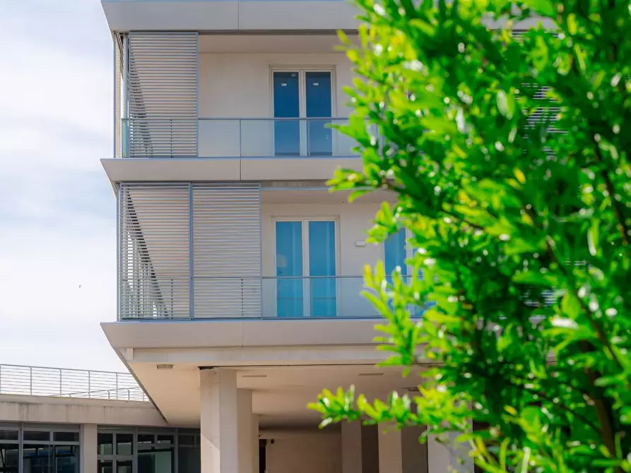 Immagine 11 di Locale commerciale in vendita  in piazza L. tenco a Jesolo