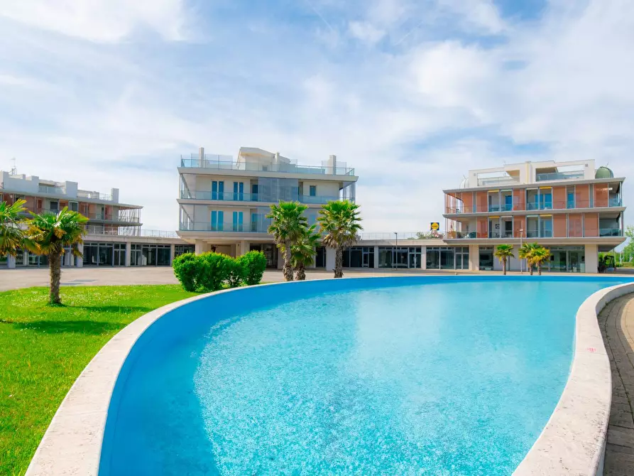 Immagine 17 di Appartamento in vendita  in P.ZA L. TENCO a Jesolo