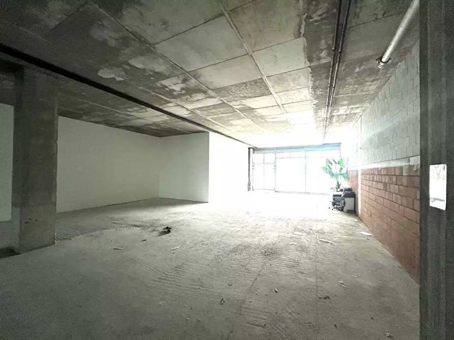 Immagine 3 di Locale commerciale in vendita  in PIAZZA L. TENCO a Jesolo