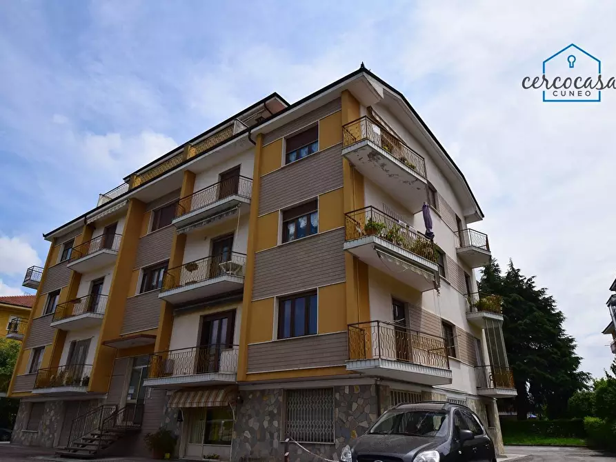 Immagine 1 di Appartamento in vendita  in via Casteldefino a Cuneo