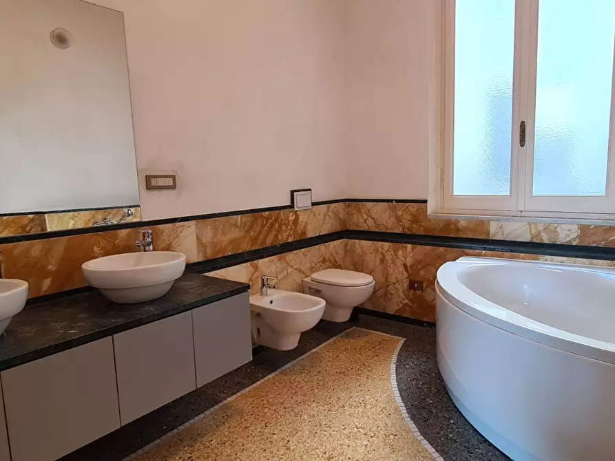 Immagine 7 di Appartamento in vendita  in VIALE ARATA a Chiavari