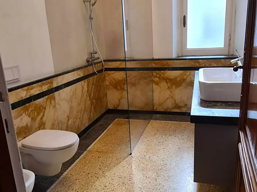 Immagine 9 di Appartamento in vendita  in VIALE ARATA a Chiavari