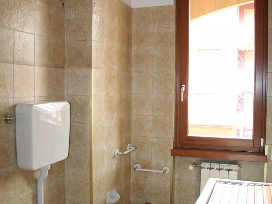 Immagine 25 di Appartamento in vendita  in VIA MATTEOTTI a Appiano Gentile