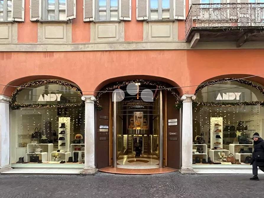 Immagine 12 di Negozio in vendita  in Via Mazzini a Crema