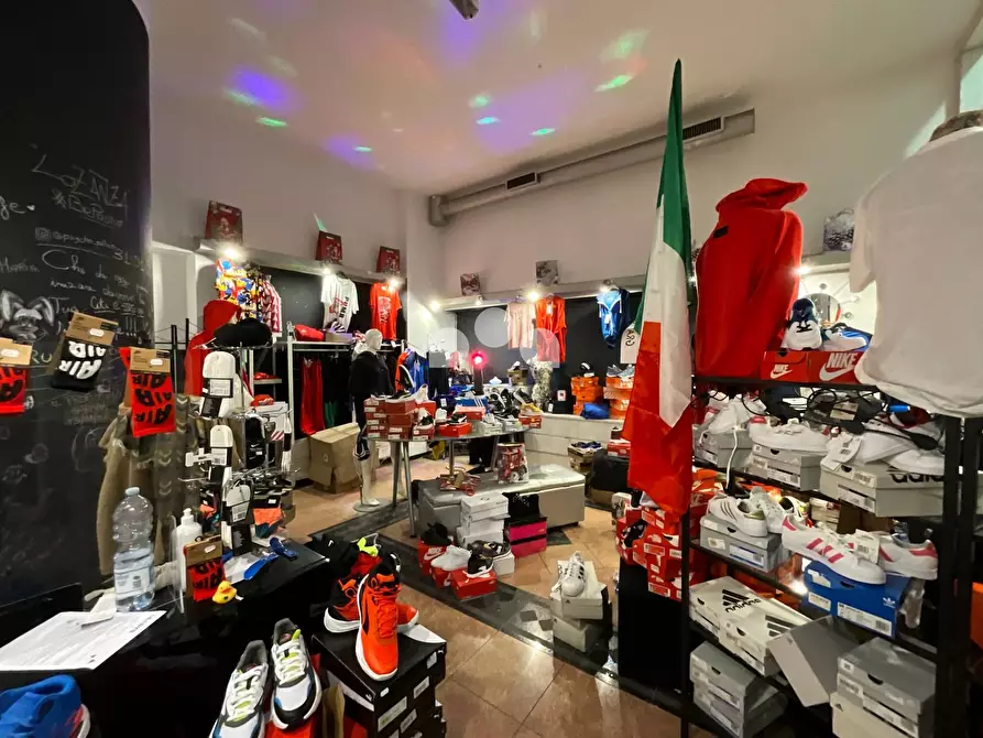 Immagine 4 di Negozio in vendita  in Via Mazzini a Crema