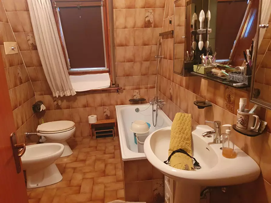 Immagine 14 di Appartamento in vendita  a Reggio Nell'emilia