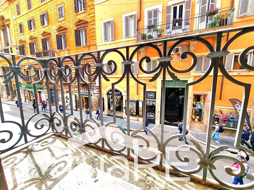 Immagine 7 di Appartamento in vendita  in Via Del Corso a Roma