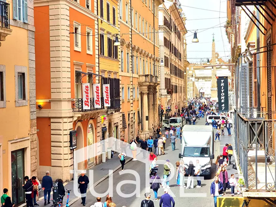 Immagine 8 di Appartamento in vendita  in Via Del Corso a Roma