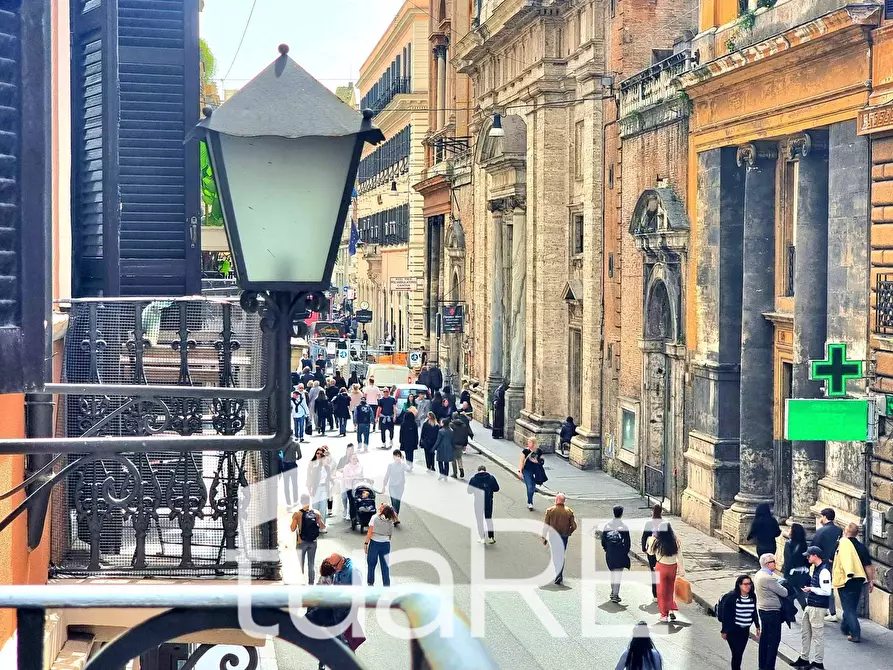 Immagine 9 di Appartamento in vendita  in Via Del Corso a Roma