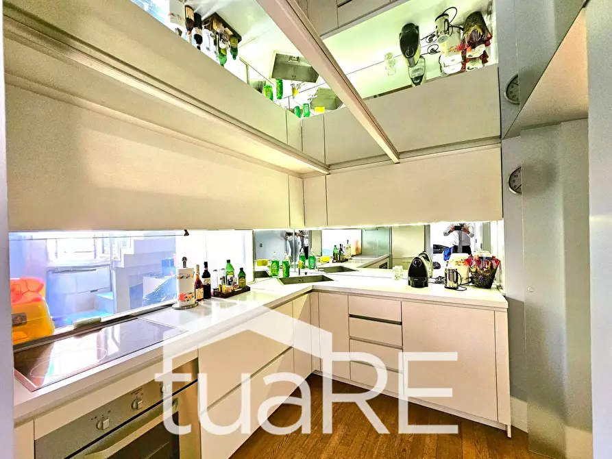 Immagine 15 di Appartamento in vendita  in Via Del Corso a Roma