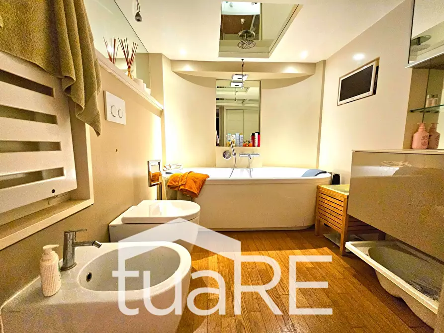 Immagine 18 di Appartamento in vendita  in Via Del Corso a Roma